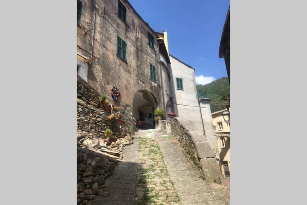 Alloggio U Sportegu Da E Monti A Giaia Badalucco Exterior photo